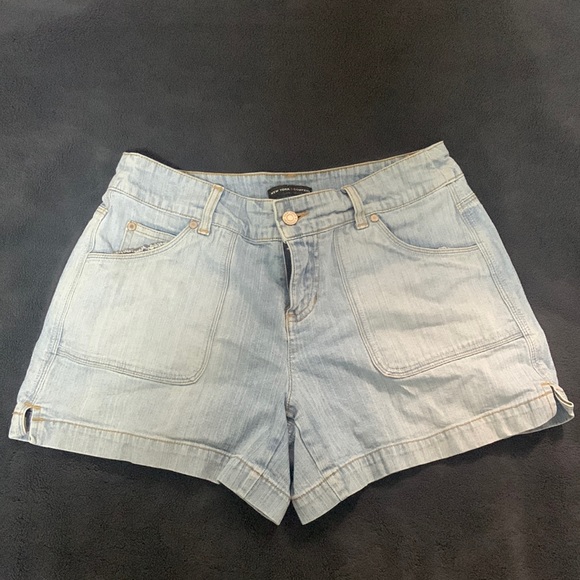 Light blue feminine shorts, perfect condition, barely worn - Picture 1 of 2